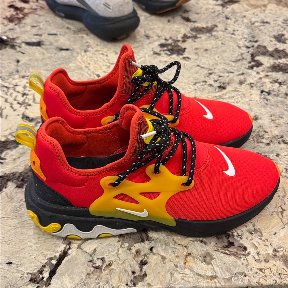 Nike React Presto 'Chile Red' CZ9273-600 - Picture 2 of 6